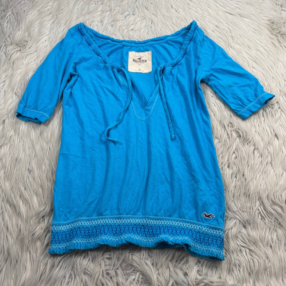 Vintage Y2K Hollister Size S Banded Hem Split Scoop Neck T-Shirt Preppy Beach